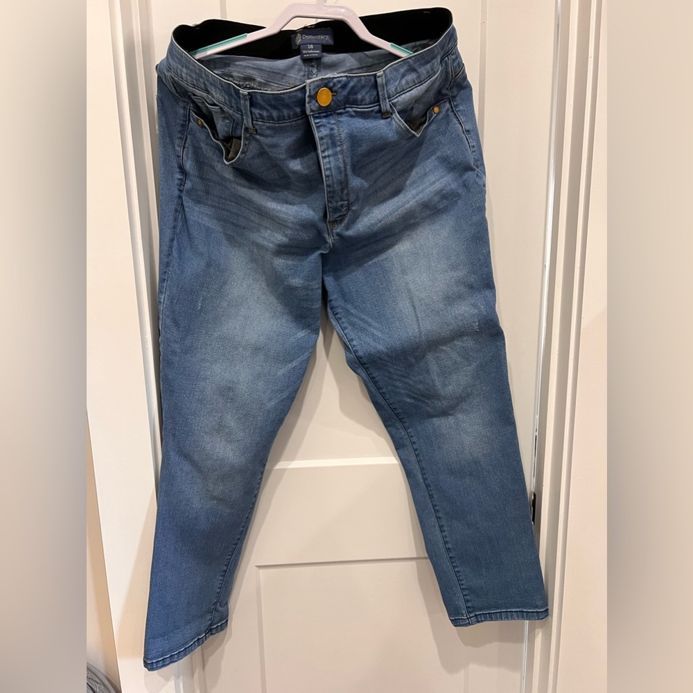 Democracy size 16
